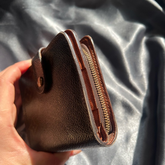 Louis Vuitton Compact Wallet - Picture 3 of 9